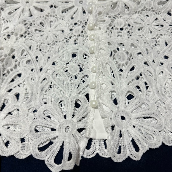Elegant White Floral Lace Crop Top - Picture 4 of 6